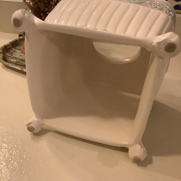 Grandmillenial Blue White Ceramic Tissue Box Cover Holder - Picture 4 of 9